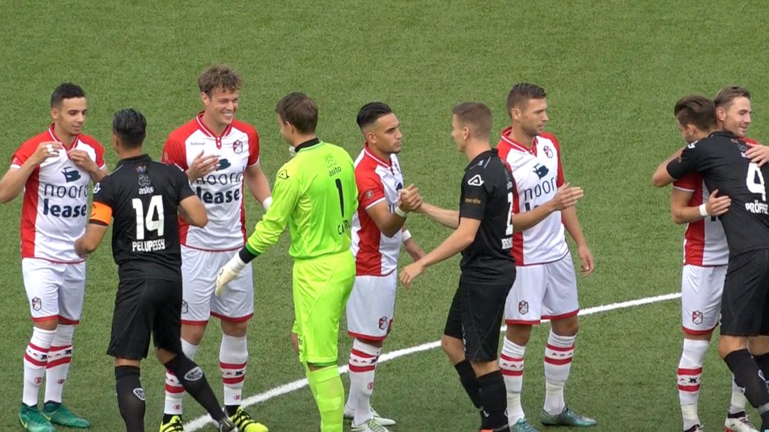 FC Emmen oefende gisteravond tegen Heracles (Rechten: RTV Drenthe)