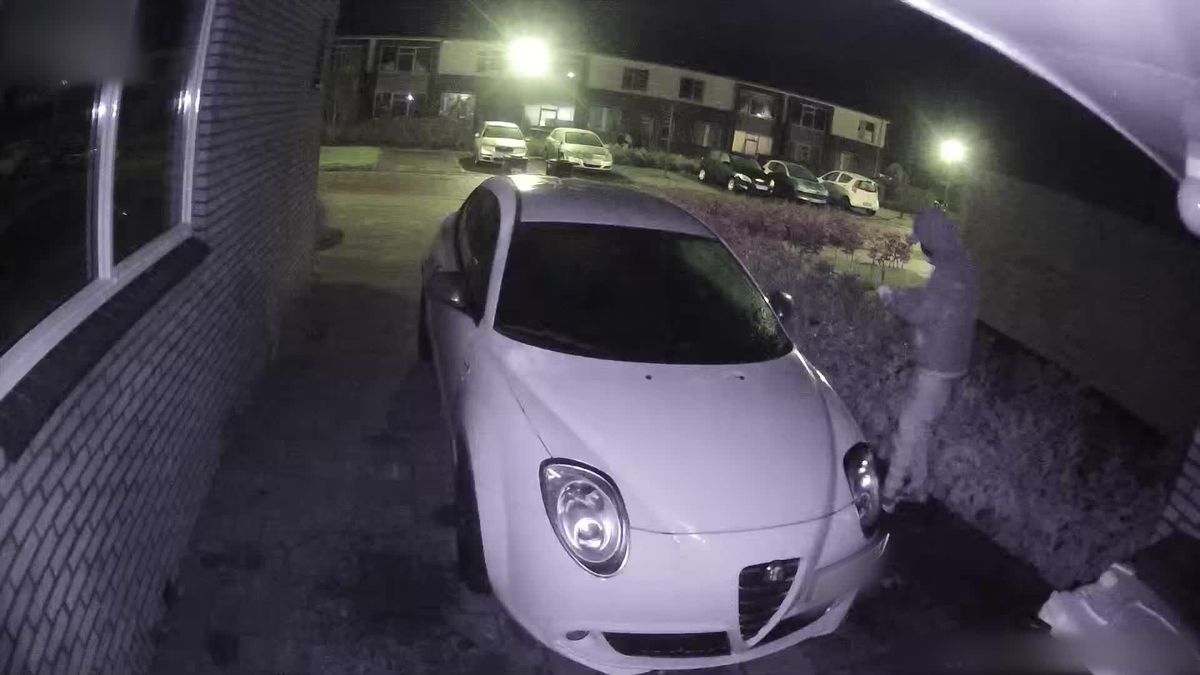 Bewakingsbeelden brandstichtingen in Assen