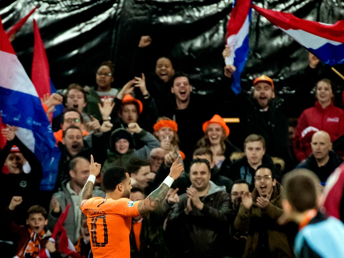 Memphis Depay viert zijn 1-0 in de Kuip. Foto; ANP, Koen van Weel