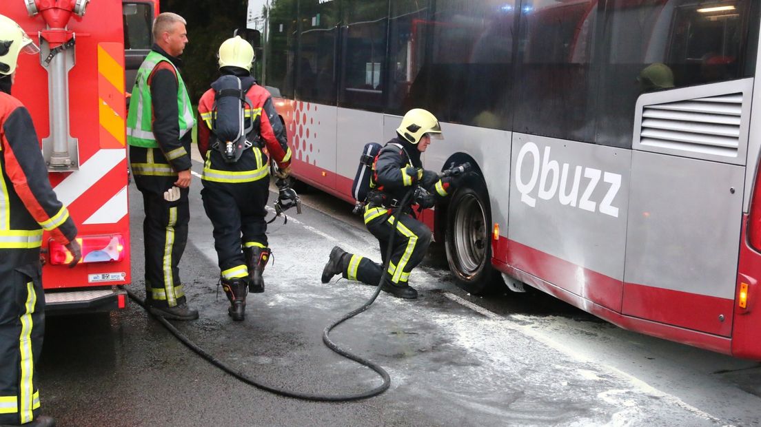 De door brand beschadigde bus (Rechten: Van Oost Media)