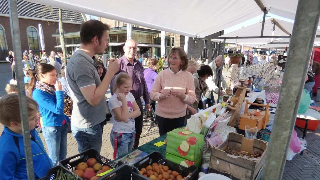 Biologische plattelandsproducten vormen de kern van handelswaar op de noabermarkt.