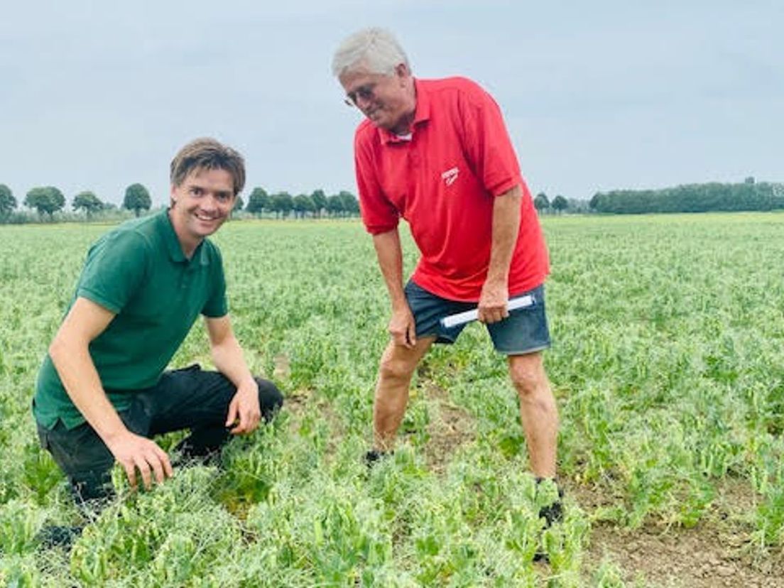 boer Wiard Visser en Wim Gé Warnaar van de Polderdag tussen de kapucijners
