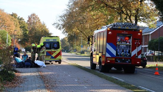 Fietsster naar ziekenhuis na aanrijding met wielrenner. Fietsster naar ziekenhuis na aanrijding met wielrenner.