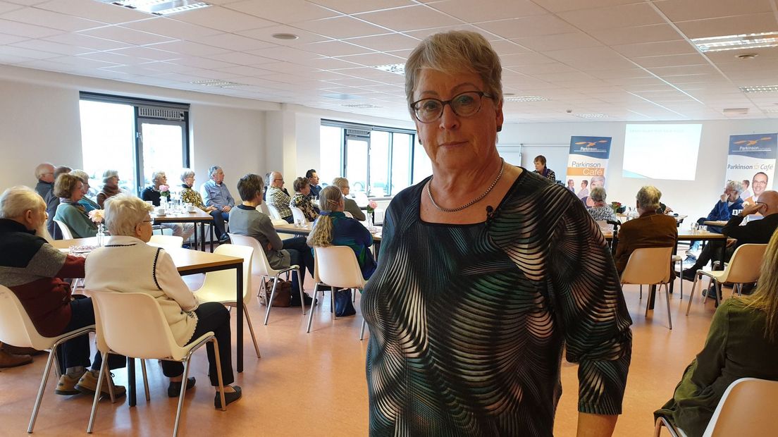 Lenie Dingemanse in het mede door haar opgerichte Parkinson Café