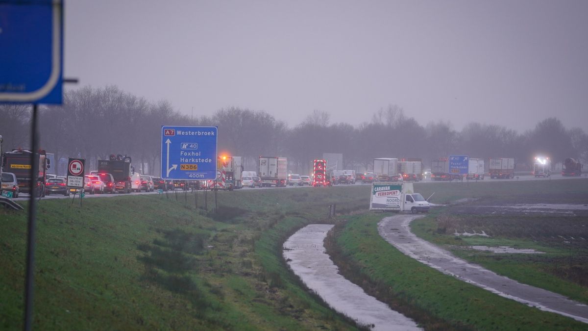 112-nieuws: Twee kop-staartbotsingen vlak achter elkaar op A7 bij Foxhol