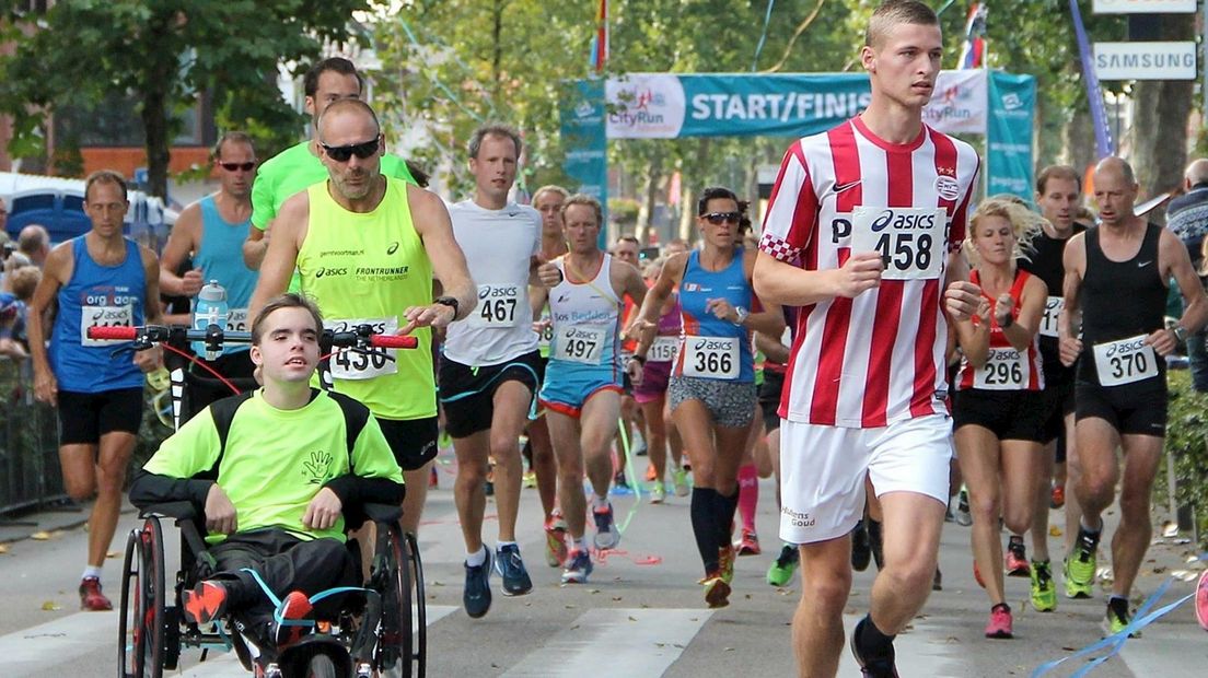 Gerrit en Falco tijdens CityRun Nijverdal