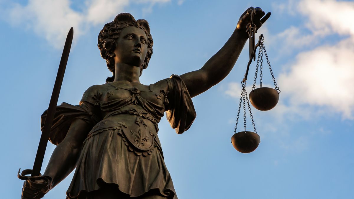 Vrouw (41) aangehouden na brand in Drachten | Code geel op Waddeneilanden