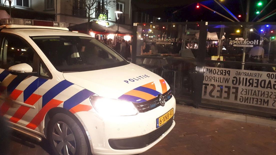 Man met glas in het gezicht geslagen tijdens caféruzie in Almelo