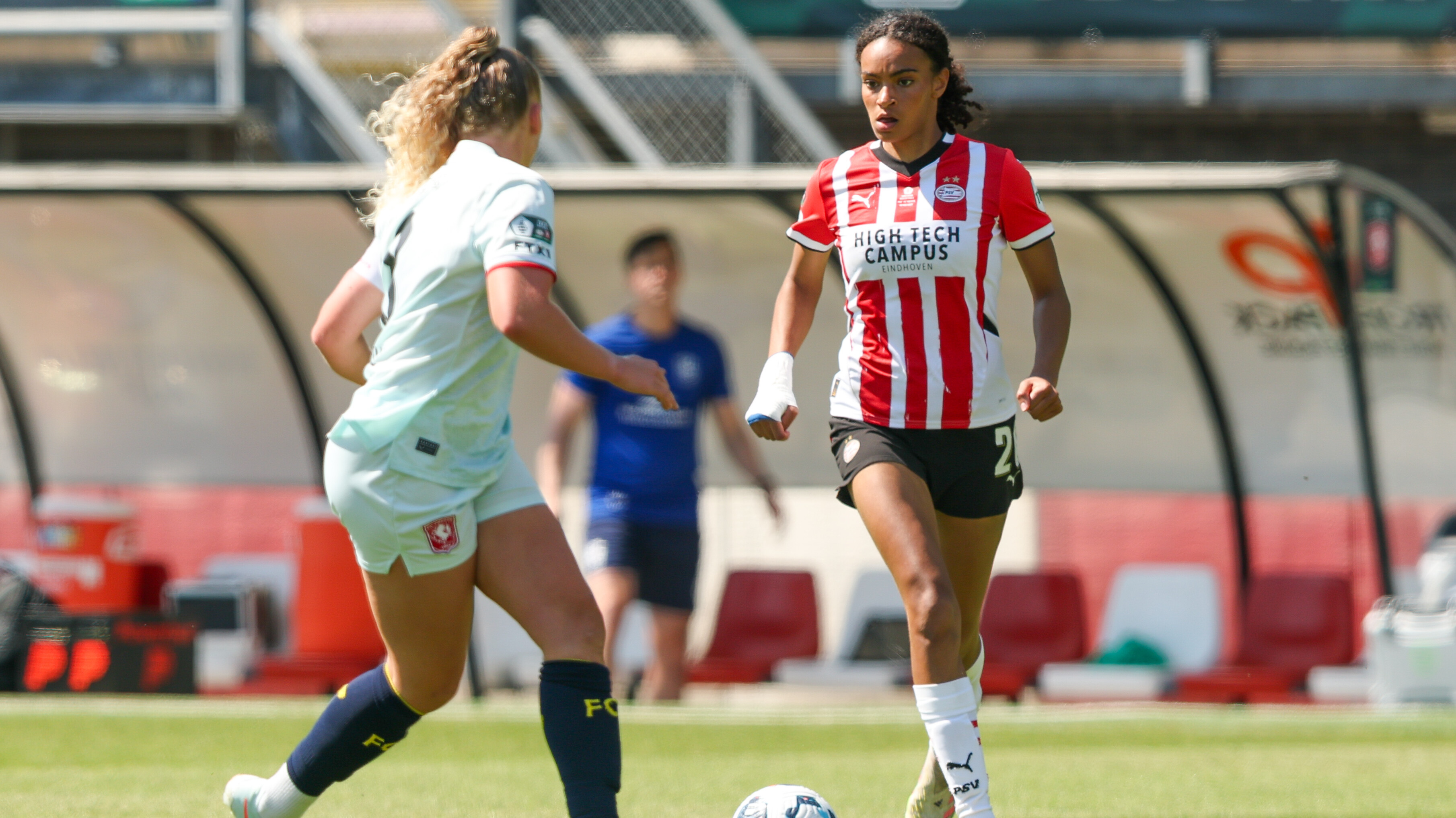 Nina Nijstad yn aksje foar PSV yn de bekerfinale