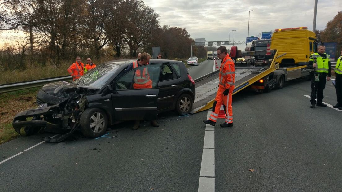 De A1 richting Apeldoorn is tussen Hoevelaken en Barneveld is weer vrijgegeven. Woensdagmiddag vond er een ernstig ongeval plaats, waarbij een vrachtwagen en vier auto's betrokken waren. Twee gewonden worden in het ziekenhuis behandeld aan hun verwondingen.