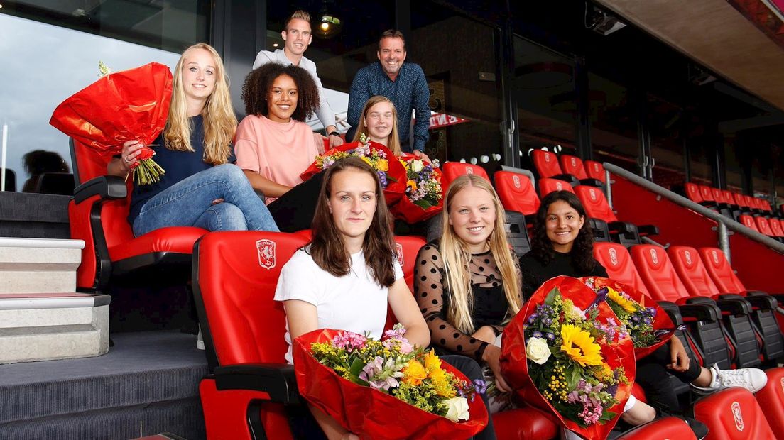 De zes speelsters die verlengden