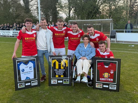 Emotionele avond bij SC Elim: nog één keer samen voetballen voor uitbehandelde moeder Roelie