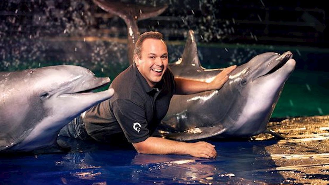 Frans Bauer zingt met Dolfijnen