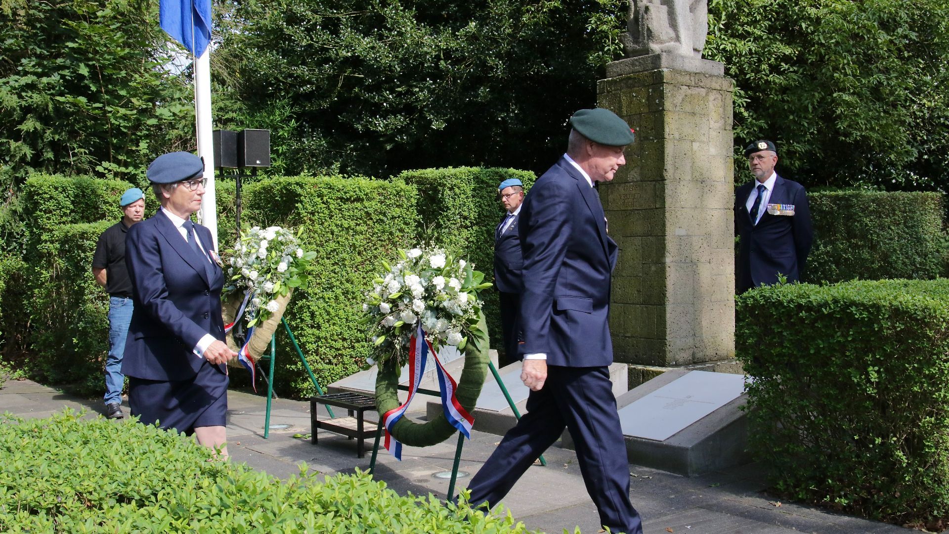 Veteranendag Oost Gelre 2024 begon met een herdenking bij het monument aan de Dijkstraat.