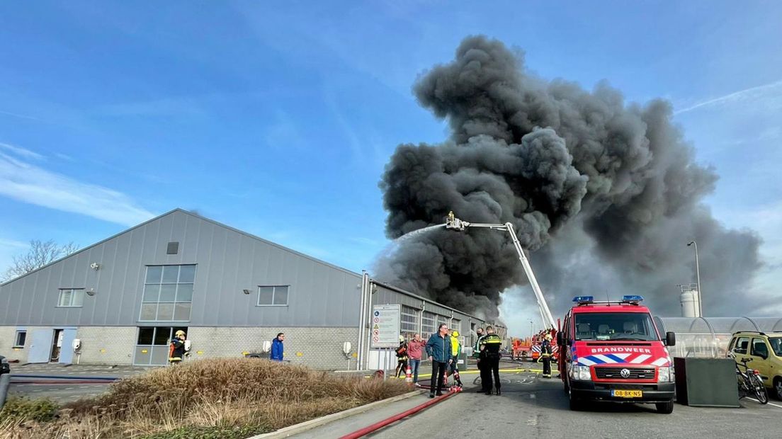 Grote brand in loods in Hazerswoude
