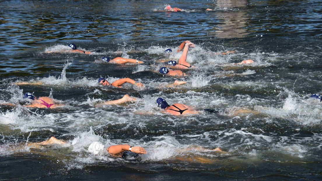 Zwemmen in Kanaal door Walcheren