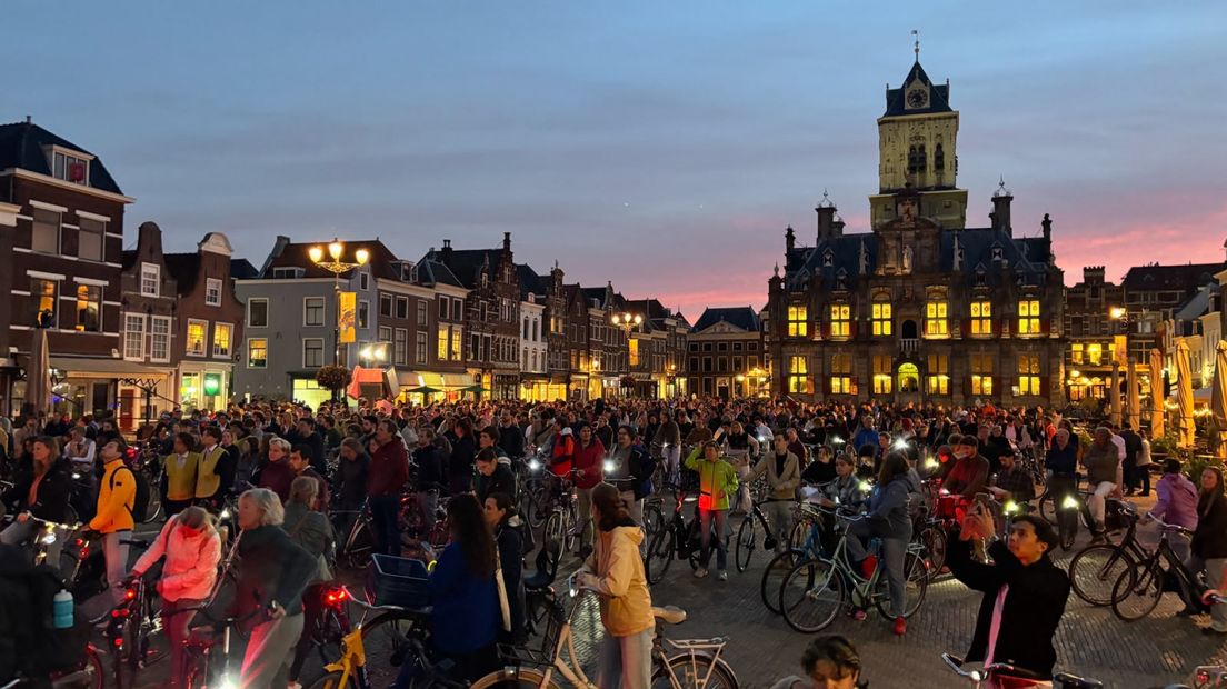 Iedereen verzamelde op de Markt in Delft