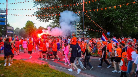 Feest barst los op rotonde na forse zege Oranje