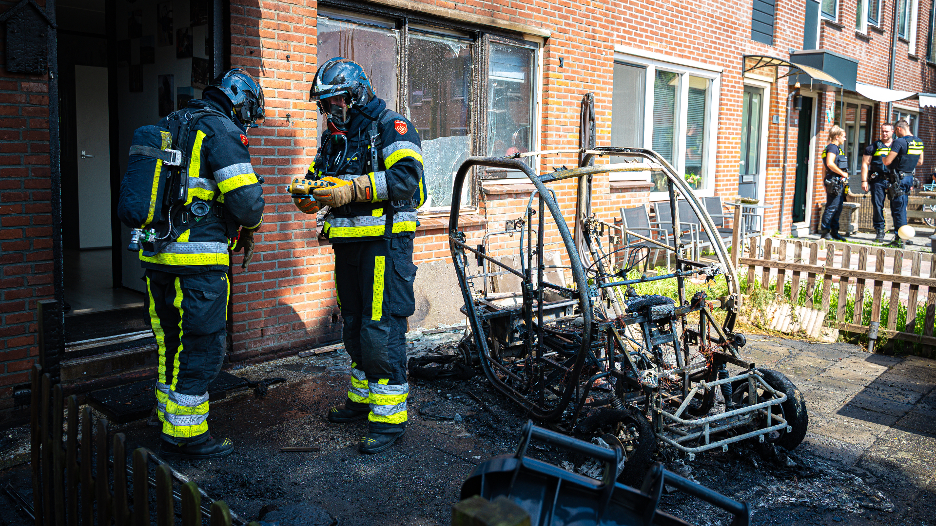 Buren en de brandweer hebben de brand geblust.
