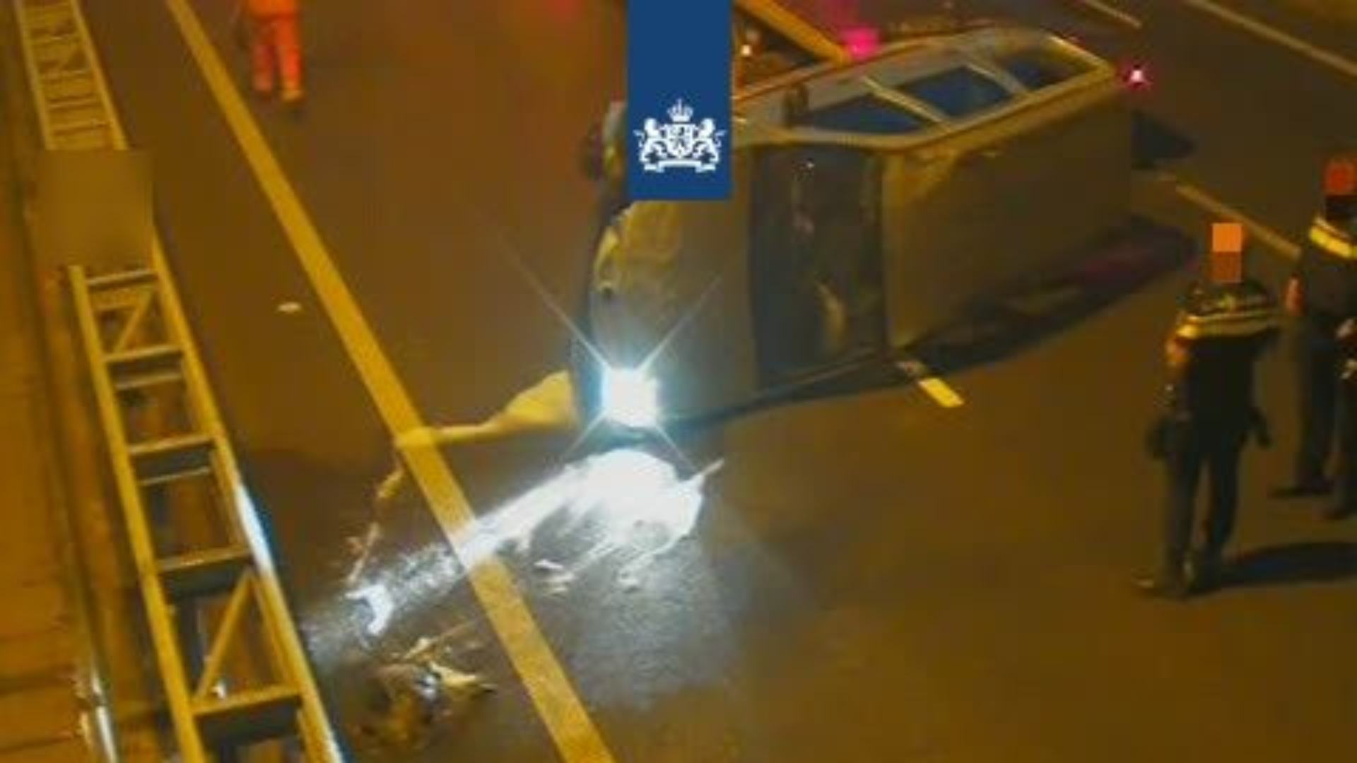 Ongeluk met busje op A15 bij Botlektunnel.