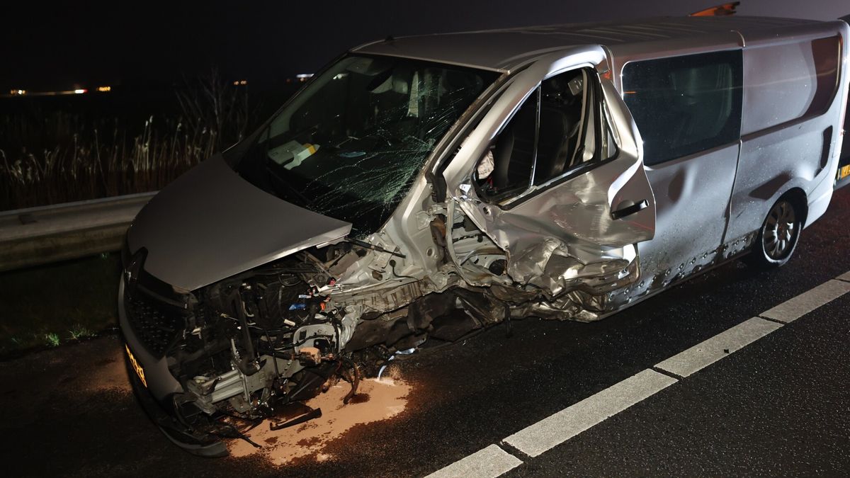 Spookrijder veroorzaakt ongeluk op A6 bij Oosterzee, weg afgesloten