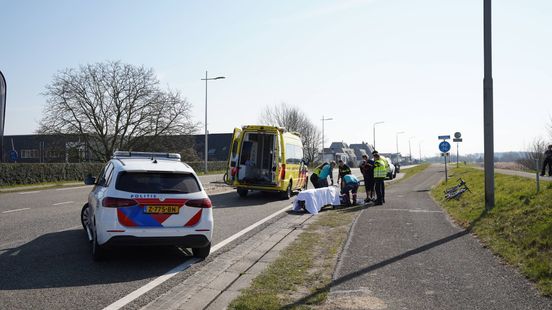 Fietser gewond bij eenzijdig ongeval in IJsselmuiden. Fietser gewond bij eenzijdig ongeval in IJsselmuiden.