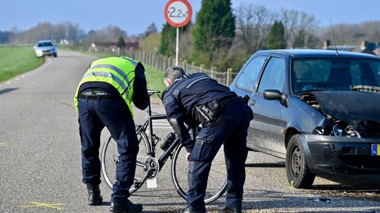 Wielrenner ernstig gewond na aanrijding.