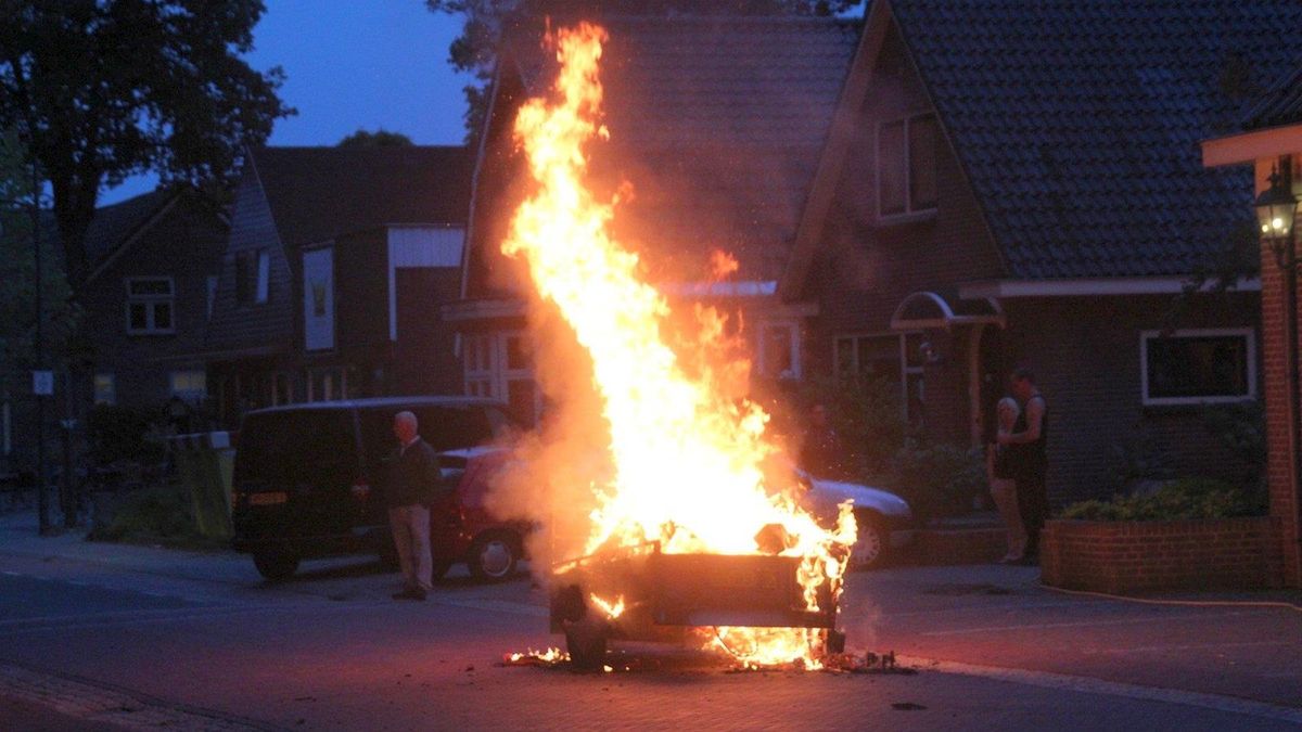 Aanhanger verwoest door brand in IJhorst