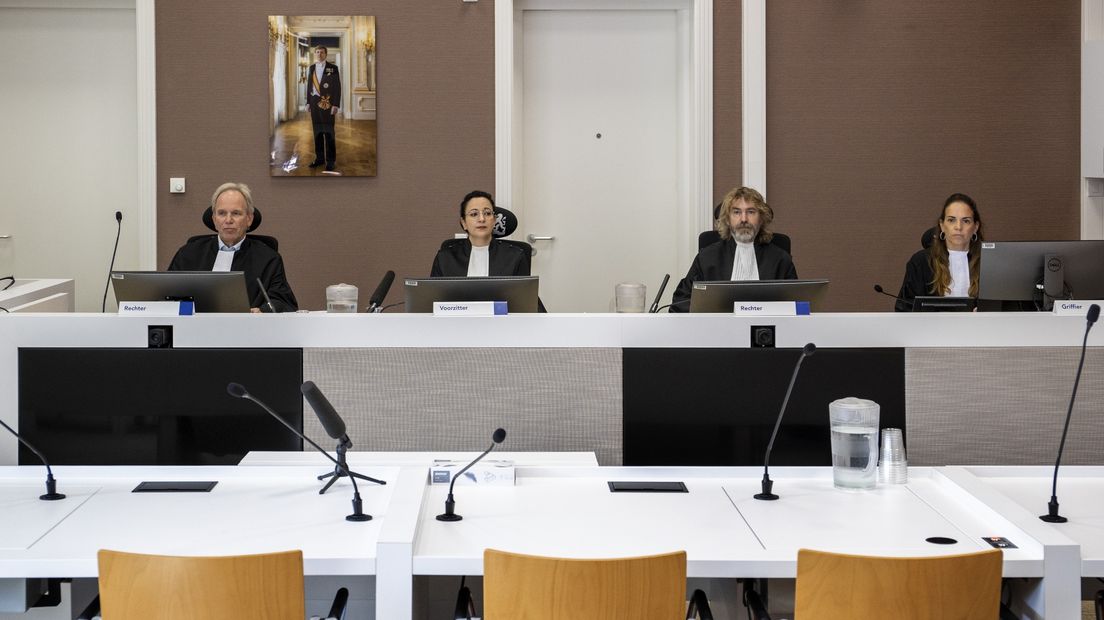 De rechters in de zaak tegen Thijs Römer, voorafgaand aan de zitting