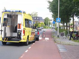Gewonde bij botsing tussen auto en driewielscooter in Assen