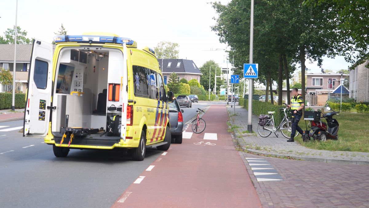 Gewonde bij botsing tussen auto en driewielscooter in Assen