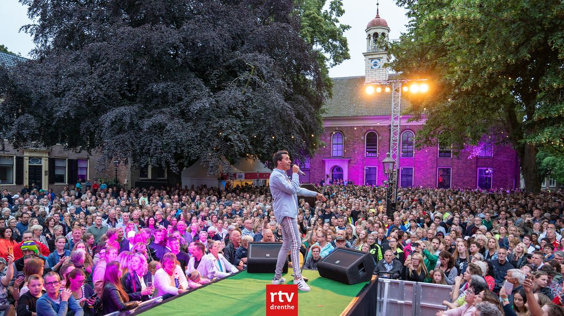 Ruim 35.000 bezoekers bezochten de eerste avond van het TT Festival (Rechten: RTV Drenthe/Kim Stellingwerf)