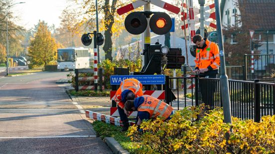 Slagboom kapotgereden, treinverkeer ligt stil