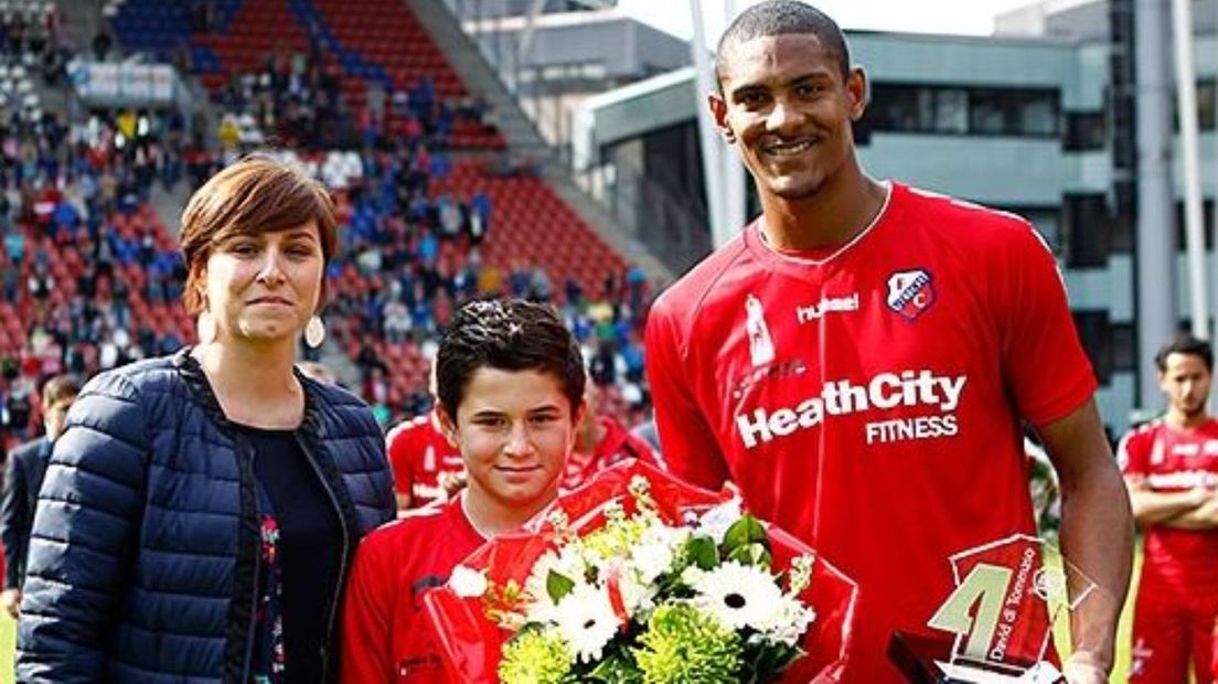 De prijs wordt traditiegetrouw uitgereikt door Audrey en Noah di Tommaso