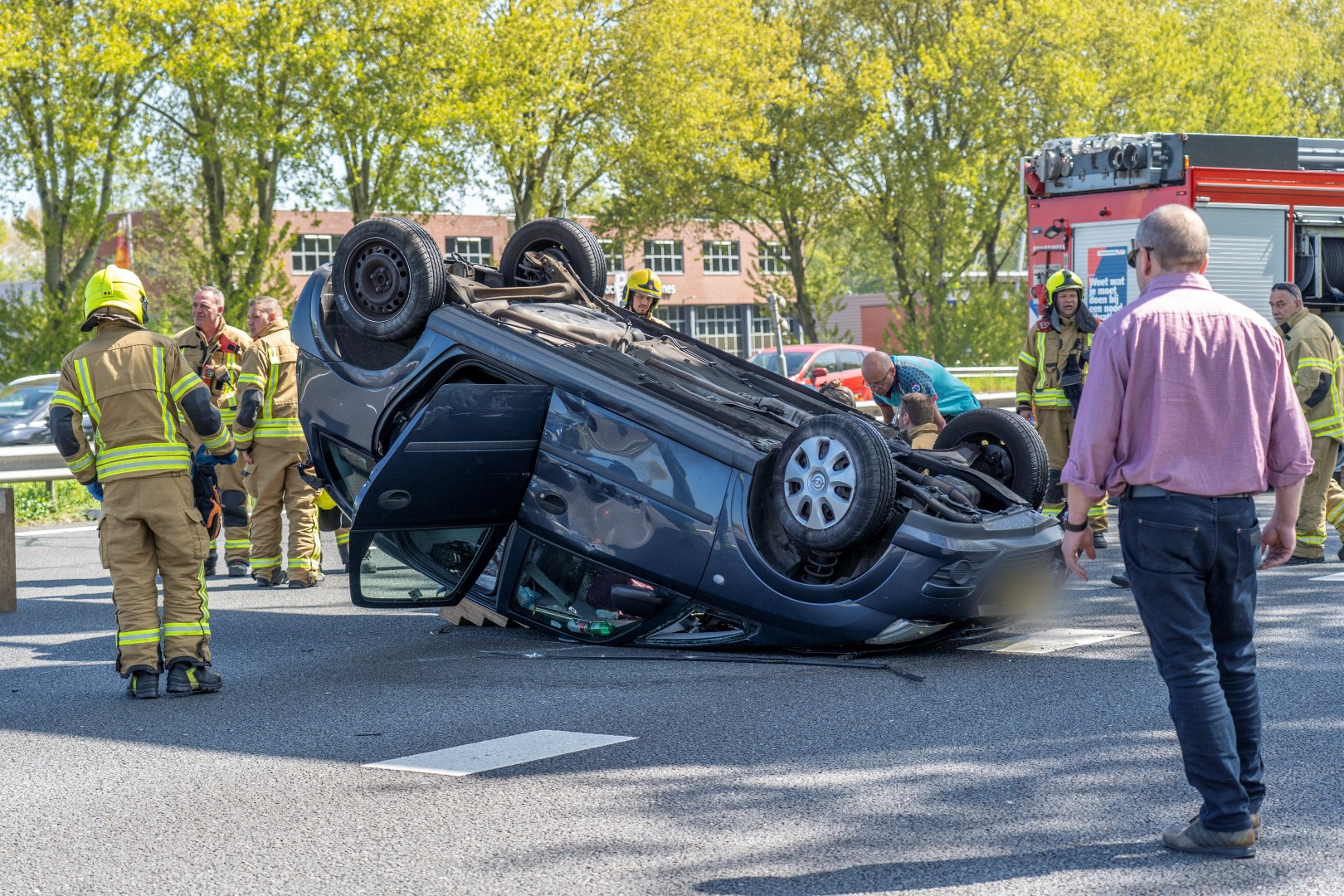 De auto kwam midden op de snelweg terecht.
