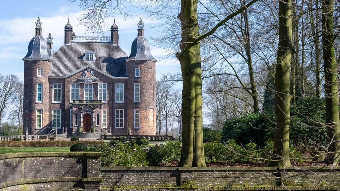 Van de stenen van het verwoeste kasteel werd kasteel Biljoen gebouwd.