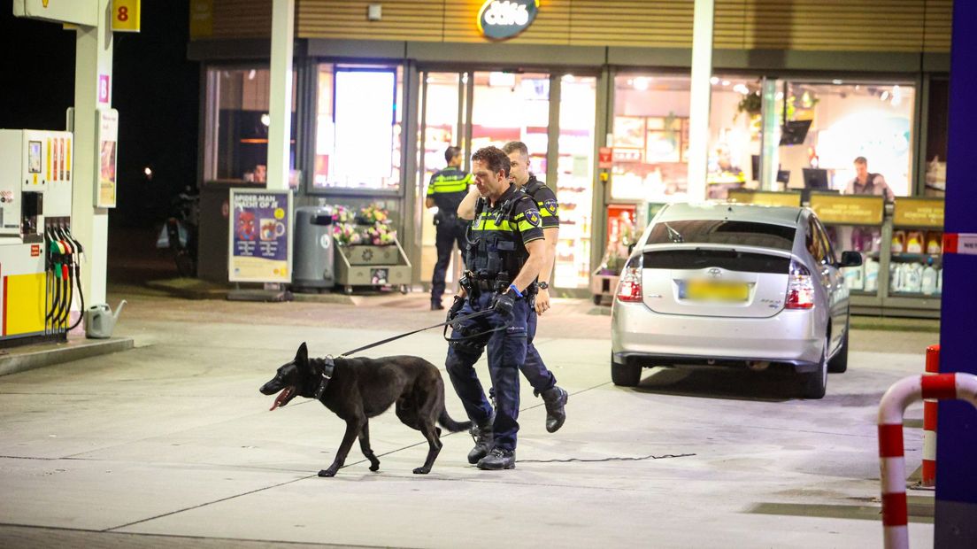 De politie heeft met politiehonden in de omgeving gezocht