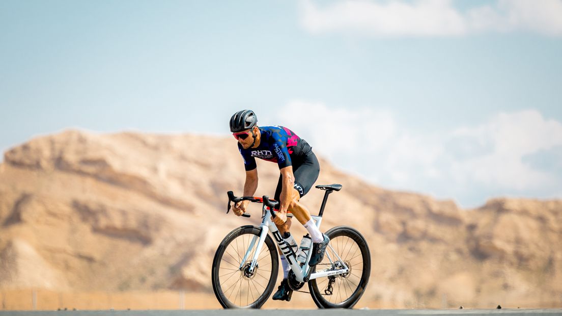 Johnny Hoogerland aan het trainen in Dubai