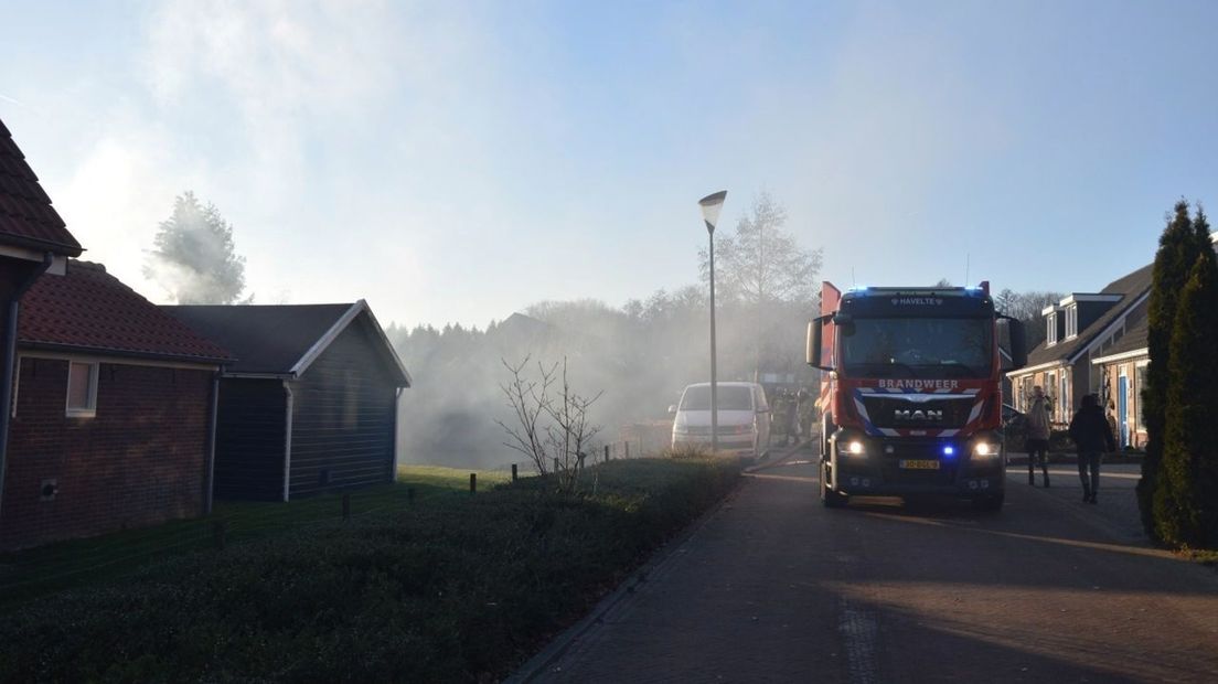 De rook was in het hele dorp te zien (Rechten: Van Oost Media)
