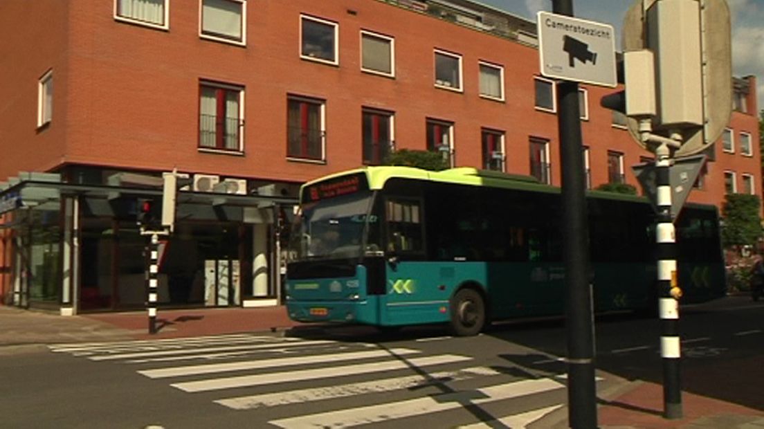 De verkeerslichten zijn zo afgesteld dat bussen bijna niet hoeven te wachten.