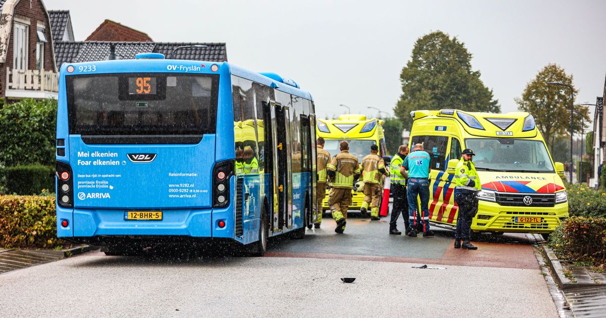 A man is seriously injured in an accident between a bus and a person in Heerenveen