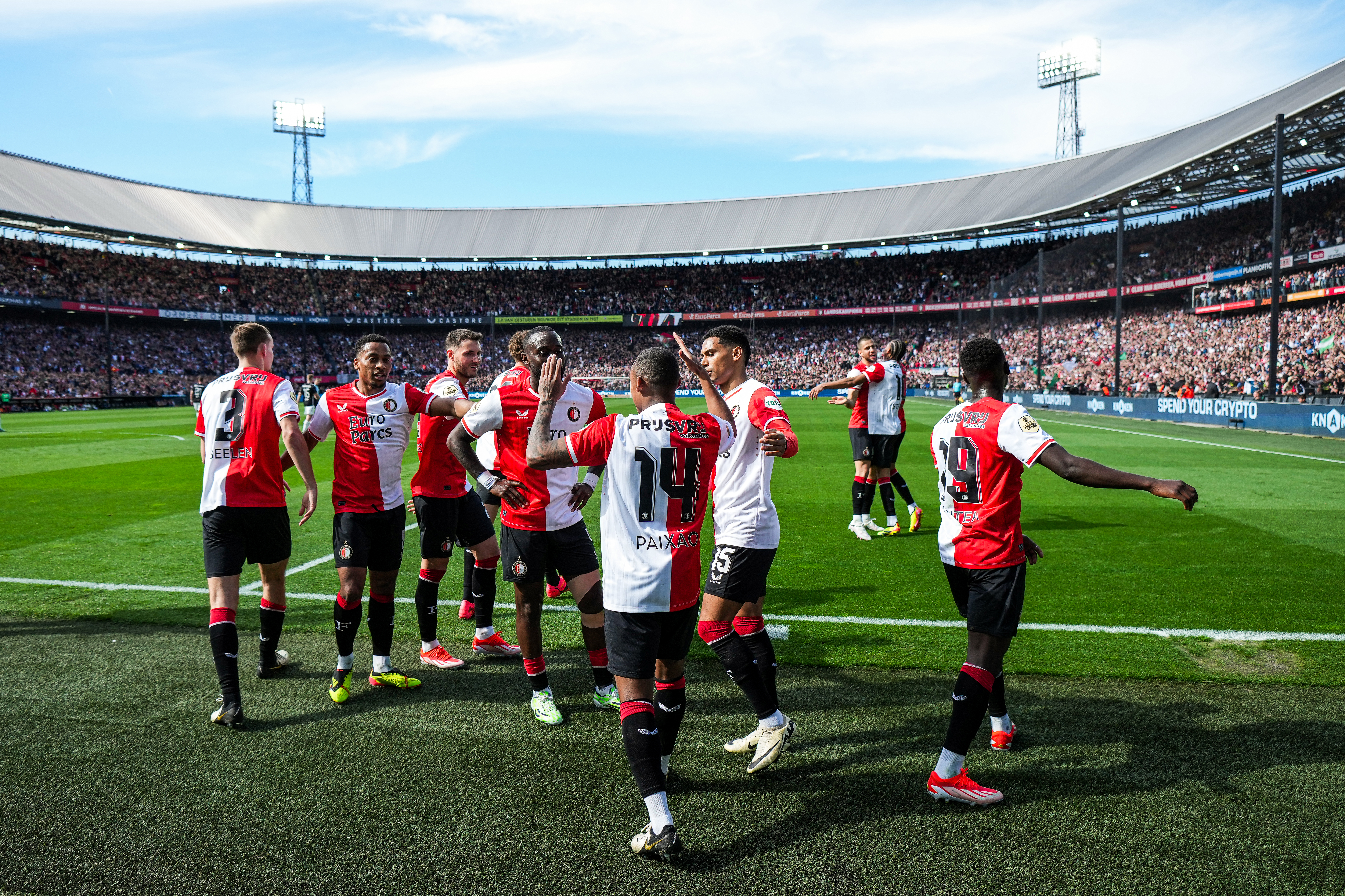 Wervelend Feyenoord Boekt Historische Zege Op Ajax - Rijnmond