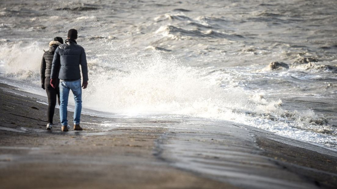 Uitwaaien op het strand