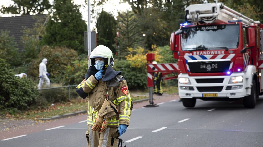 Brandweer haalt persoon van eerste etage