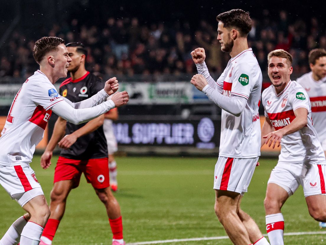 FC Twente viert één van de goals van Ricky van Wolfswinkel tegen Excelsior
