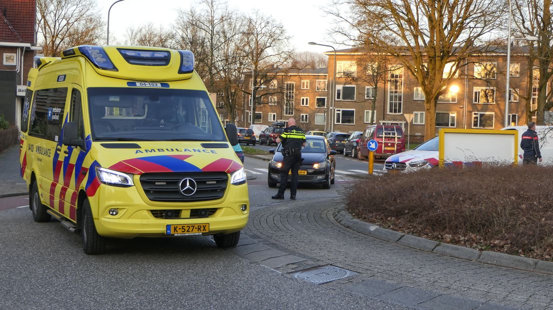 Scooter Crash in Zwolle Causes Possible Traffic Light Issue; Woman Suffers Head Injury Emergency services at the roundabout in Zwolle.
