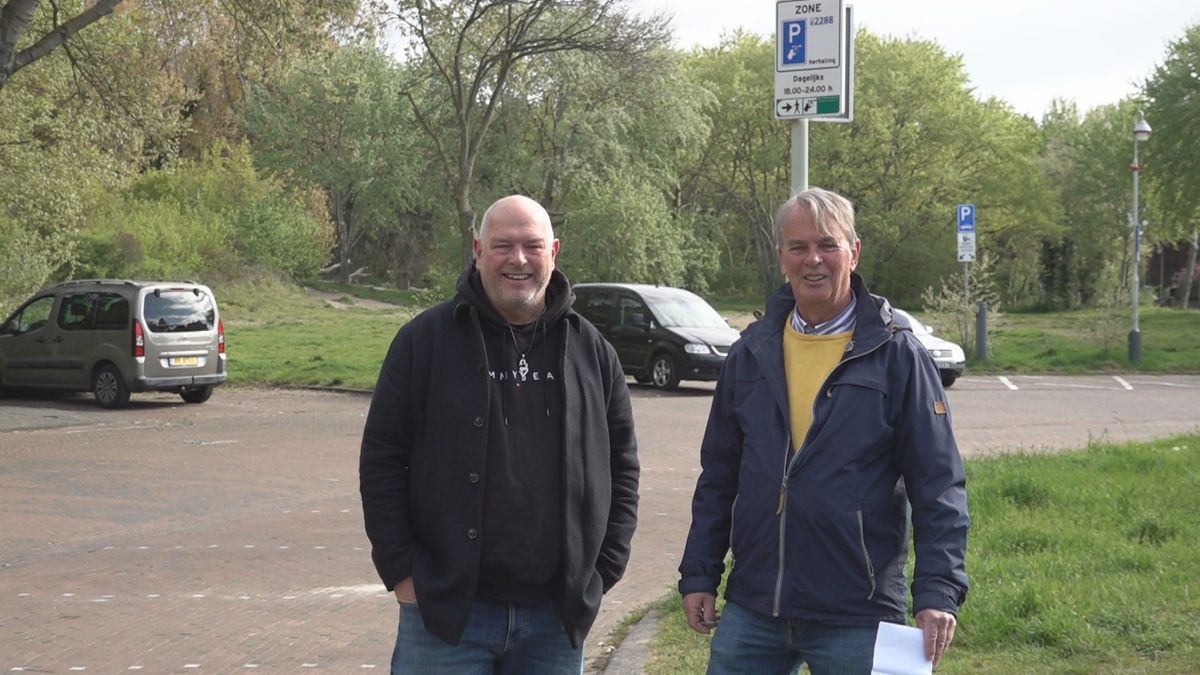 Parkeerplaatsen moeten wijken voor nieuw groen, bewoners vinden het 'kleine ramp'