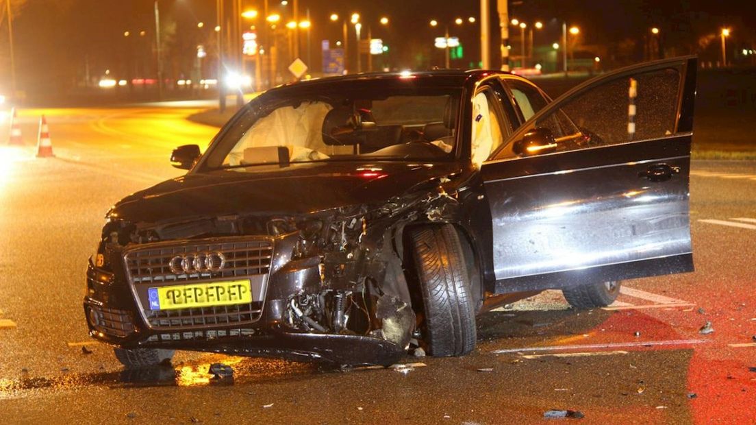 N348 bij Raalte tijdelijk dicht geweest na botsing tussen twee auto's