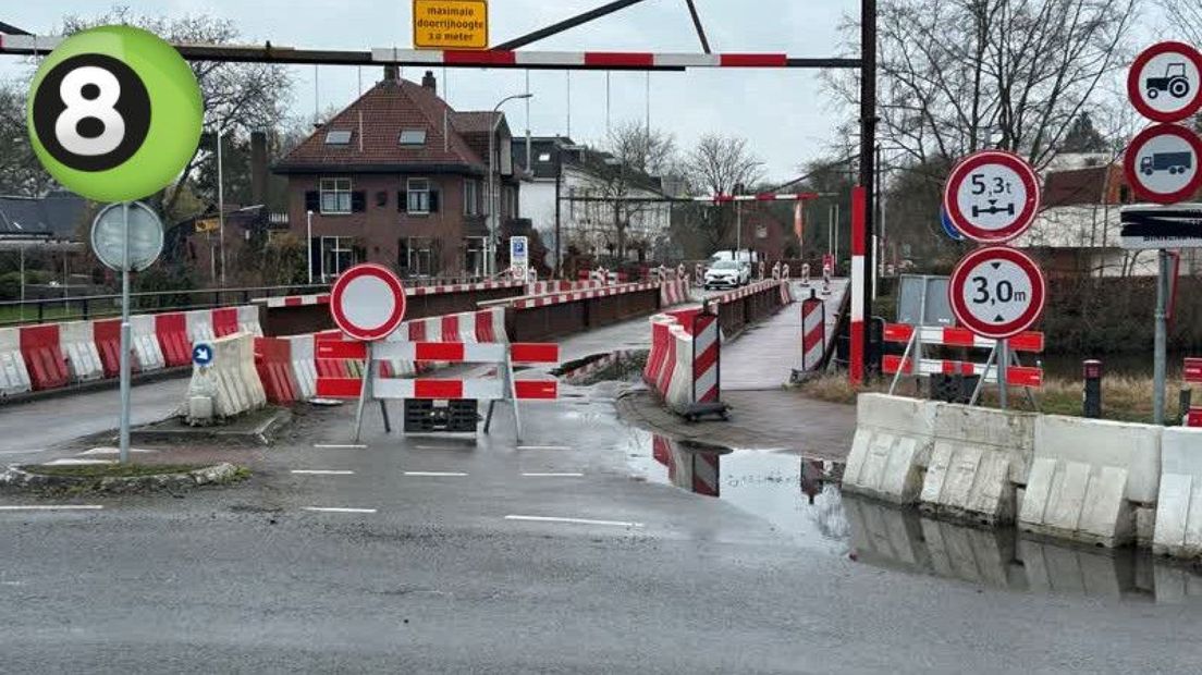 Reudinkbrug in Lochem wordt afgesloten voor gemotoiseerd verkeer.