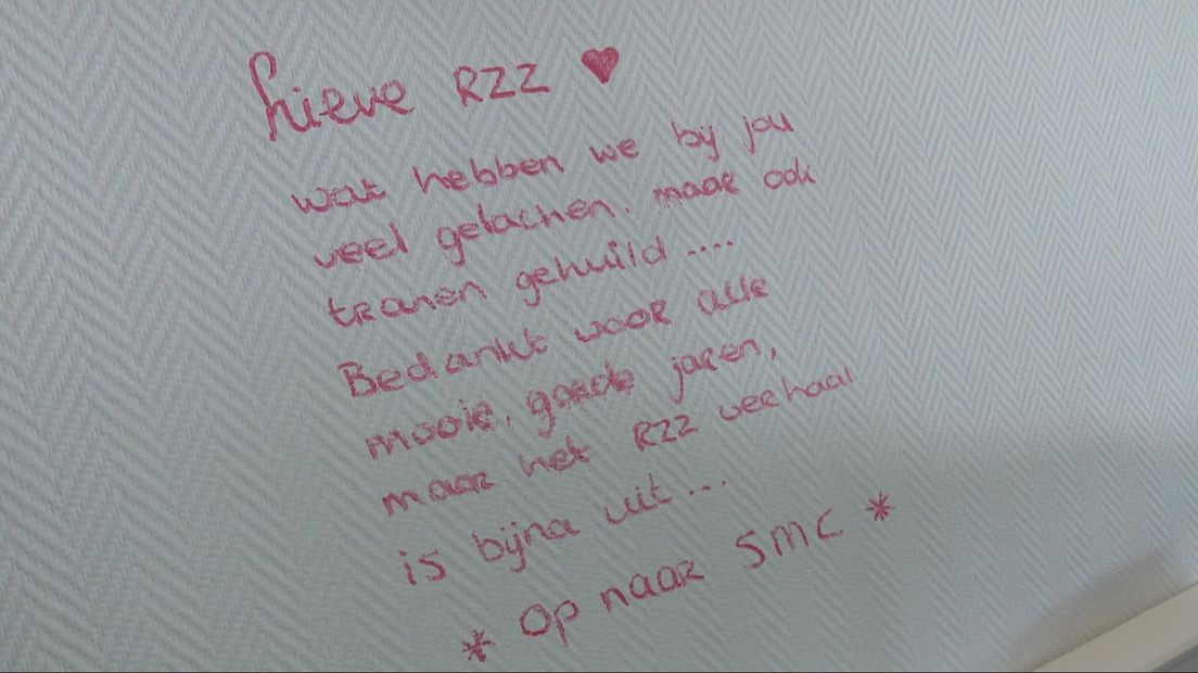 Lieve RZC... gedichtje op de muur van het oude ziekenhuis